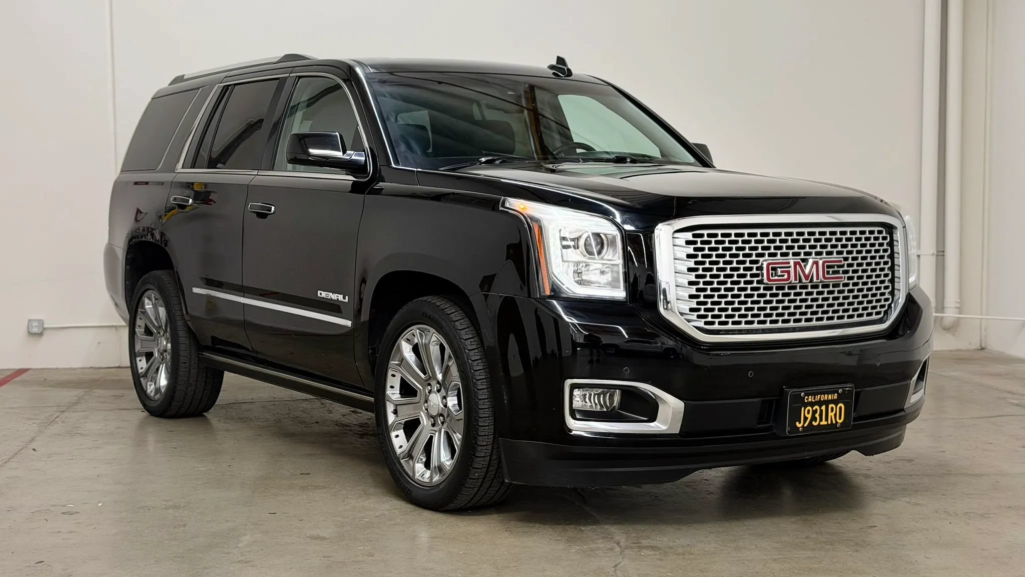 Used 2015 GMC Yukon Denali w/ Premium Package AWD/4WD image 2