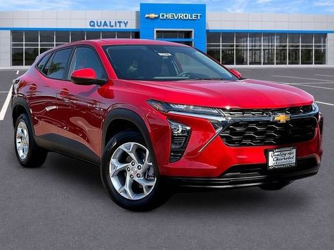 New 2026 Chevrolet Trax LS w/ LS Convenience Package FWD image 1