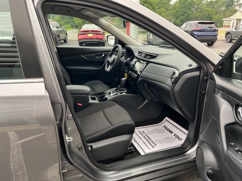 Used 2018 Nissan Rogue S AWD/4WD image 10