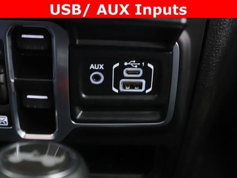 Used 2025 Jeep Wrangler Unlimited Sahara image 24