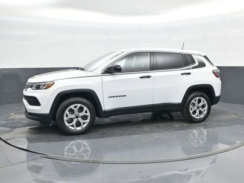 Used 2025 Jeep Compass Sport w/ Mopar Graphics Package AWD/4WD image 9