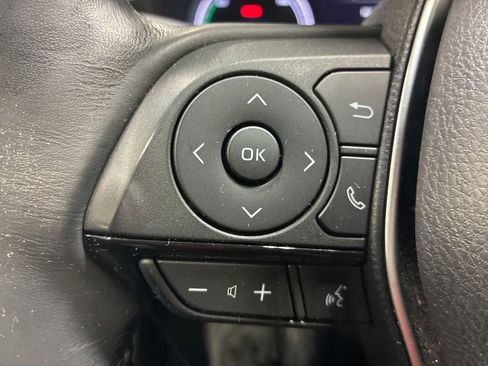 Used 2022 Toyota Venza XLE image 24