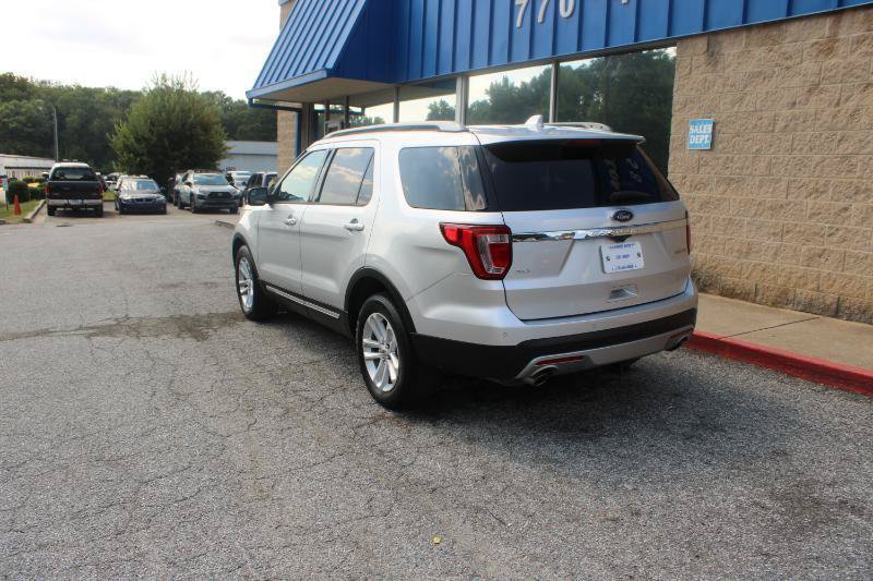 Used 2016 Ford Explorer XLT FWD image 4