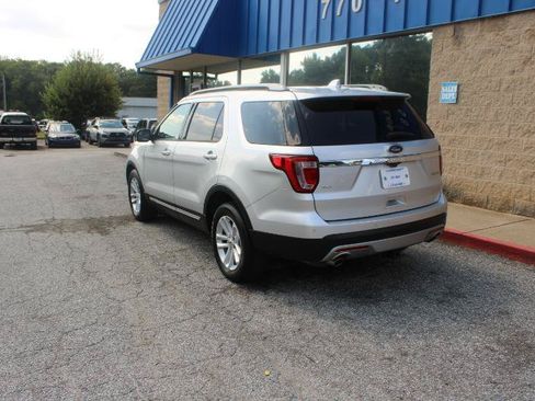 Used 2016 Ford Explorer XLT FWD image 4