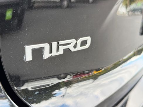 Used 2025 Kia Niro LX FWD image 35