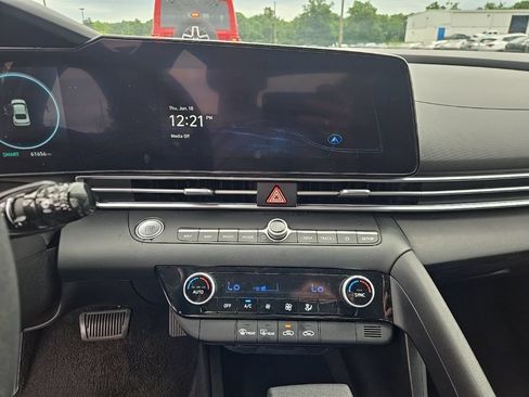 Used 2024 Hyundai Elantra SEL FWD image 8