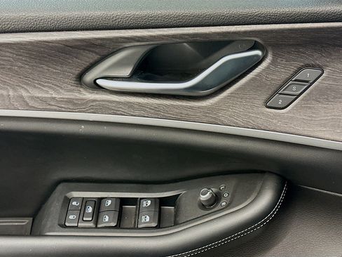 Used 2022 Jeep Grand Cherokee Limited 4xe w/ Luxury Tech Group II image 15