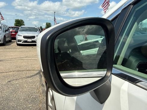 Used 2018 Chrysler Pacifica Touring w/ Tire & Wheel Group FWD image 14