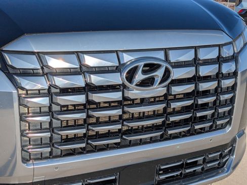 Used 2023 Hyundai Palisade Calligraphy image 23