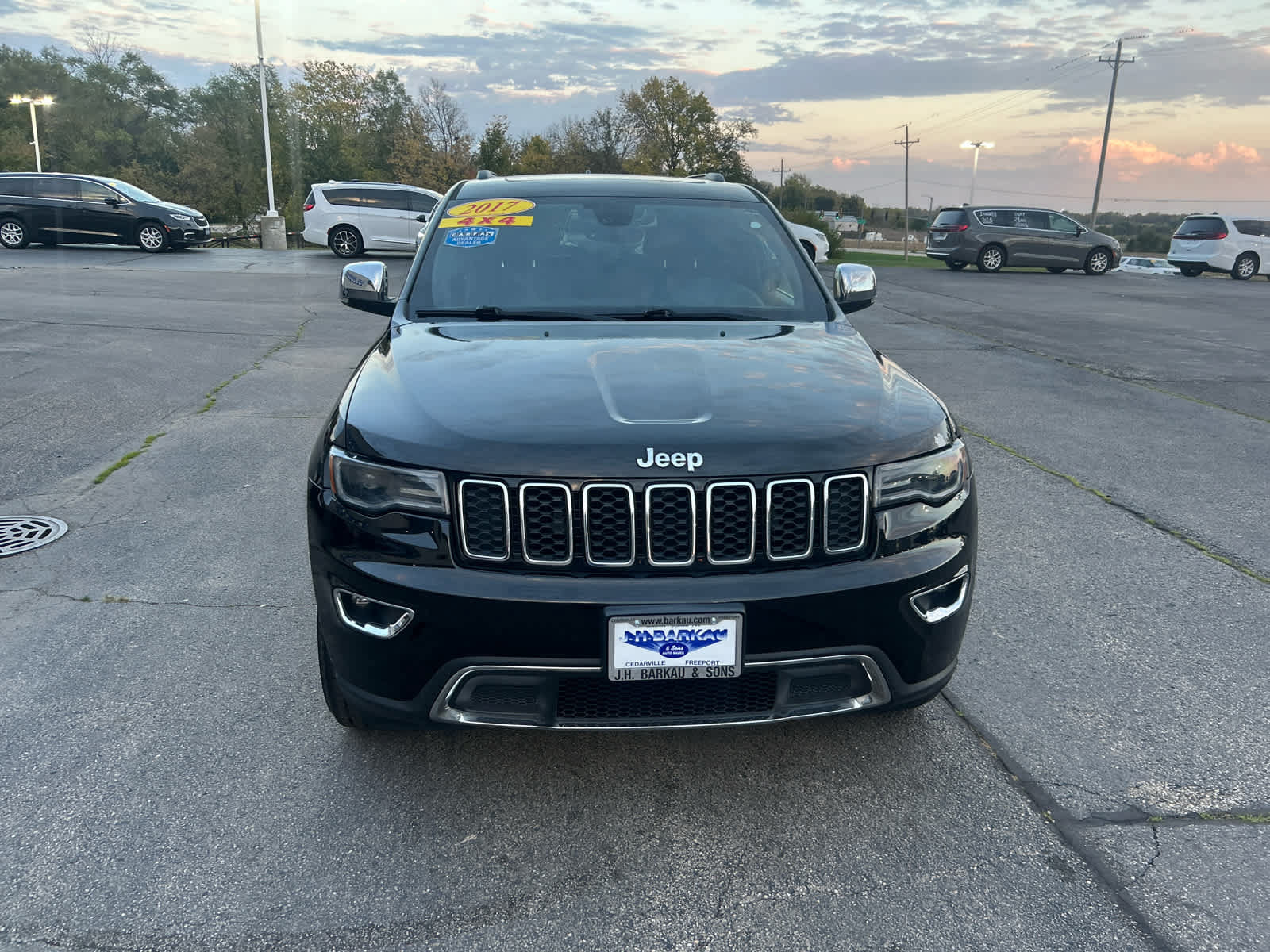 Used 2017 Jeep Grand Cherokee Limited w/ Luxury Group II AWD/4WD image 2