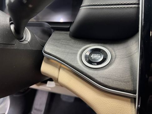 Used 2024 Jeep Grand Cherokee Limited image 20