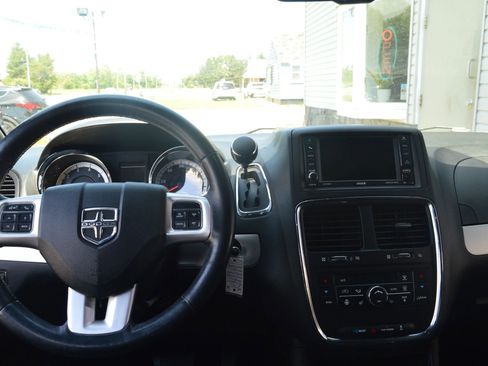 Used 2017 Dodge Grand Caravan GT FWD image 33