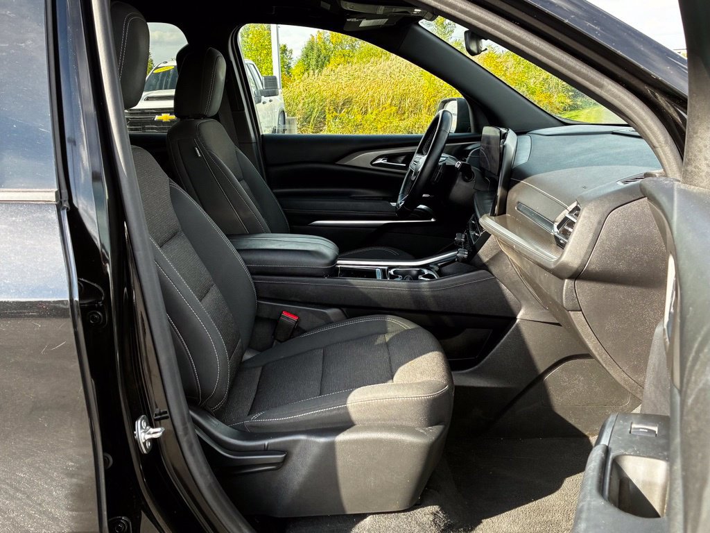 Used 2024 Chevrolet Traverse LS w/ Midnight/Sport Edition FWD image 25