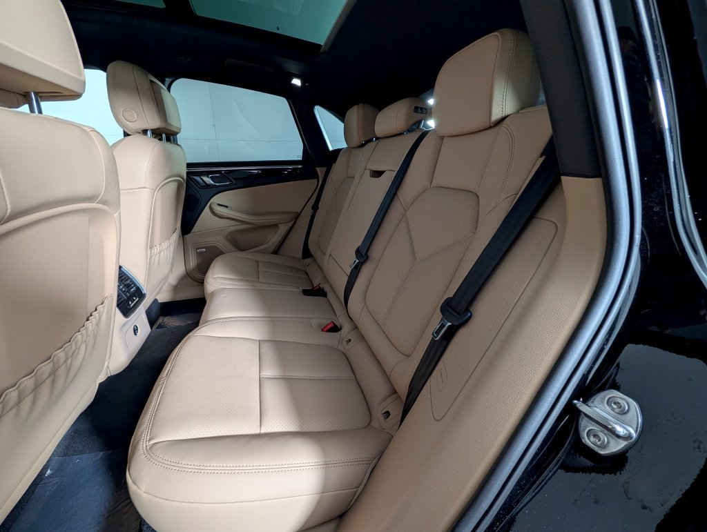 Certified 2026 Porsche Macan AWD/4WD image 24
