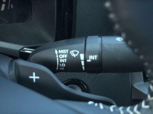 Used 2025 Toyota Camry SE FWD image 31
