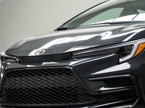 Used 2023 Toyota Corolla SE image 2