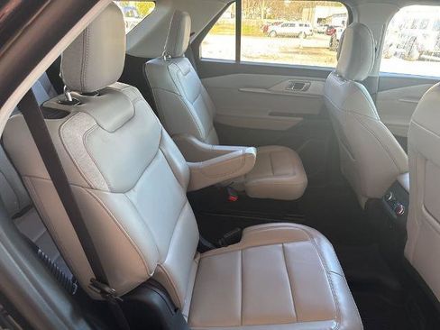 Certified 2025 Ford Explorer Active w/ Active Comfort Package image 24