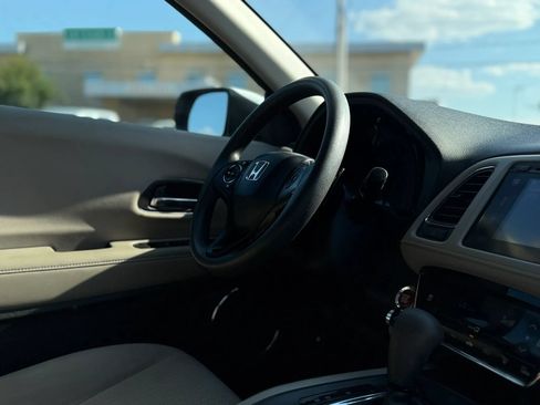 Used 2018 Honda HR-V EX image 35