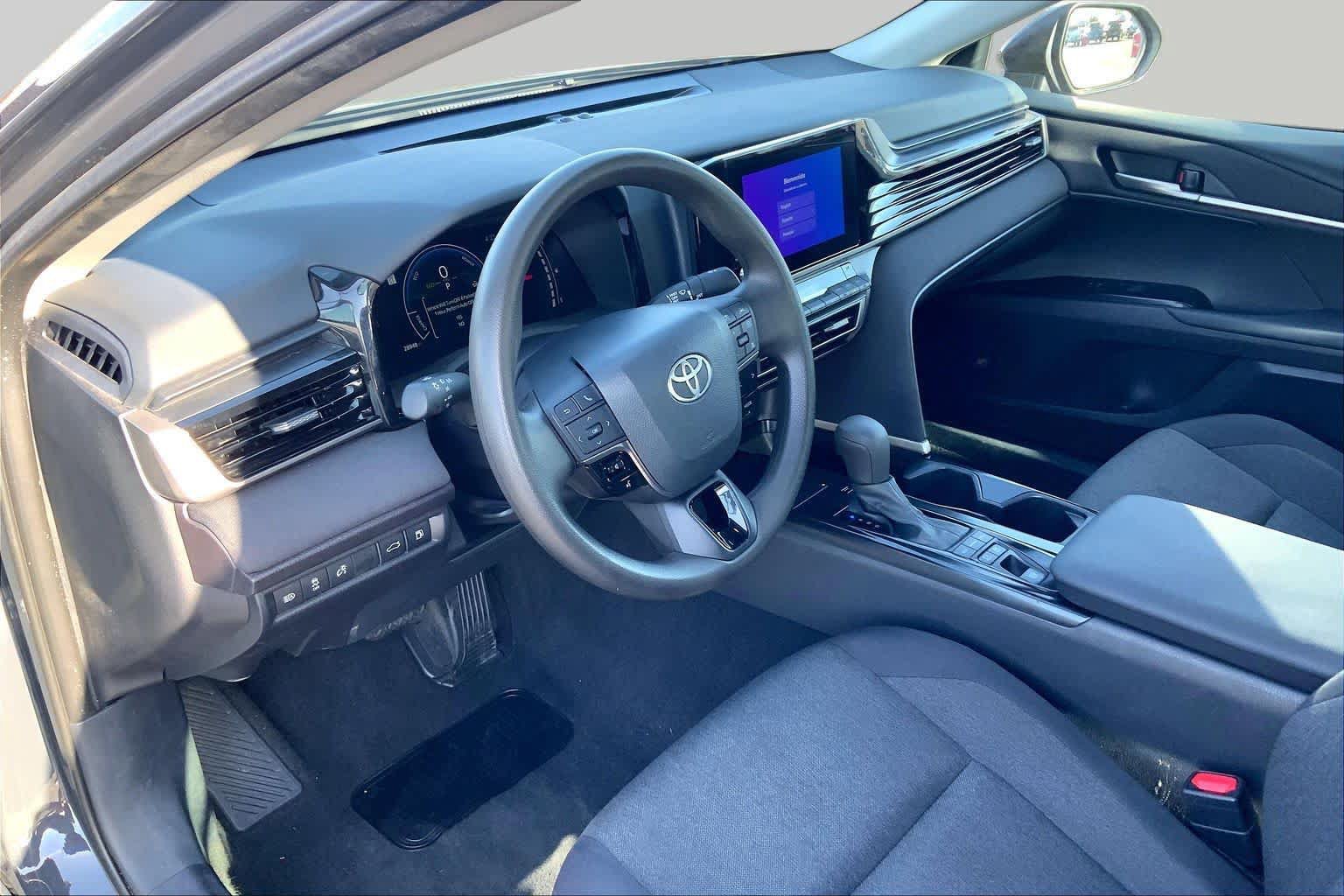 Used 2025 Toyota Camry LE FWD image 18