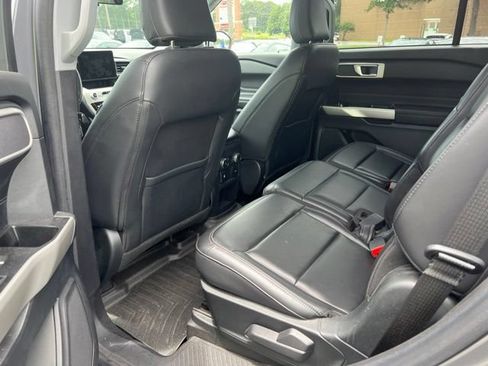 Used 2021 Ford Explorer XLT w/ Equipment Group 202A RWD image 10
