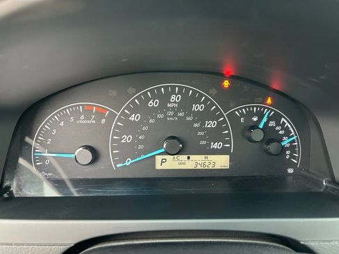 Used 2014 Toyota Camry L image 12