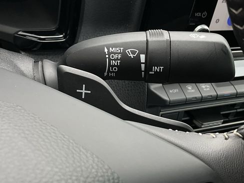 Used 2025 Toyota Camry SE image 25