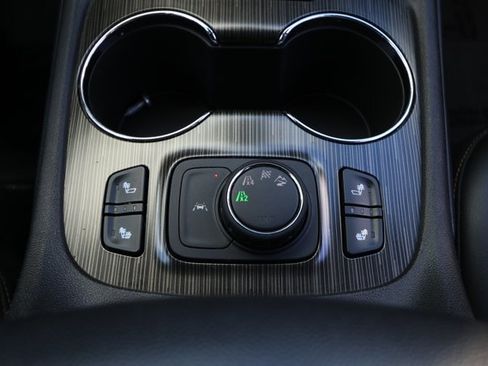 Used 2023 GMC Acadia SLT image 19