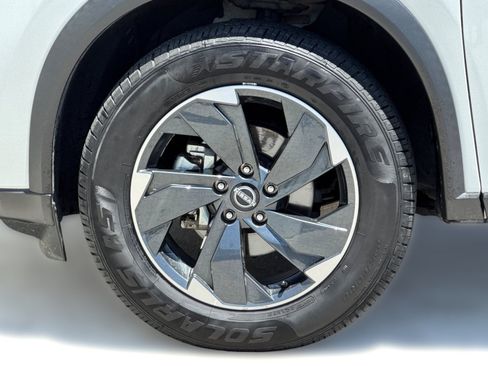 Used 2025 Nissan Rogue SV AWD/4WD image 13