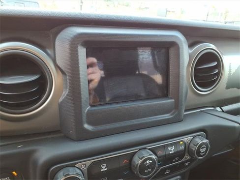 Used 2021 Jeep Gladiator Sport image 19