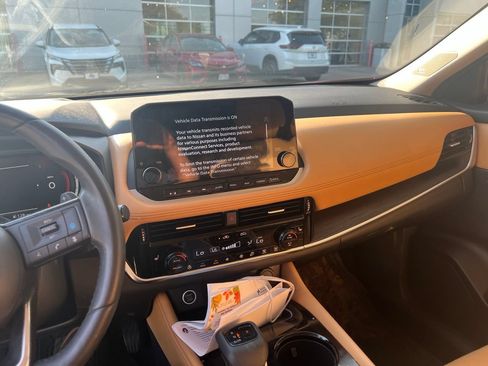 Used 2023 Nissan Rogue Platinum w/ Platinum Premium Package FWD image 12