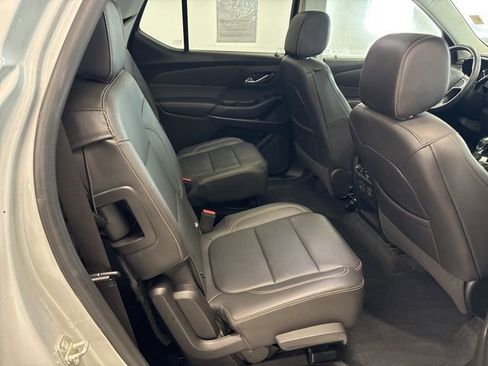 Used 2021 Chevrolet Traverse Premier image 31
