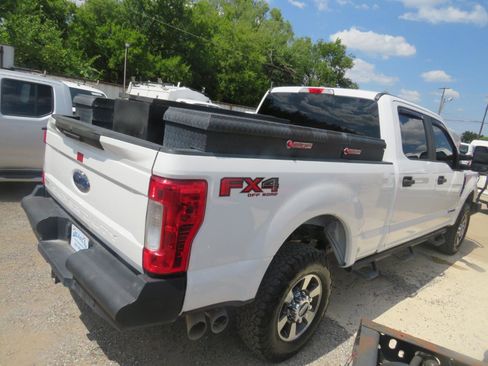 Used 2019 Ford F250 XL w/ Power Equipment Group AWD/4WD image 4