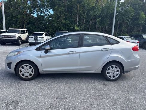 Used 2013 Ford Fiesta SE image 4