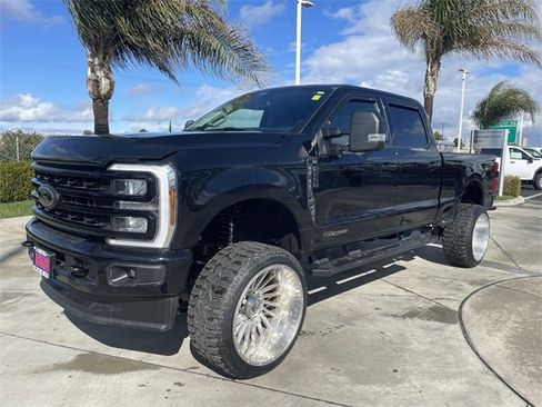 Used 2024 Ford F250 XLT w/ Black Appearance Package image 4