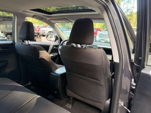 Used 2018 Toyota RAV4 XLE AWD/4WD image 24
