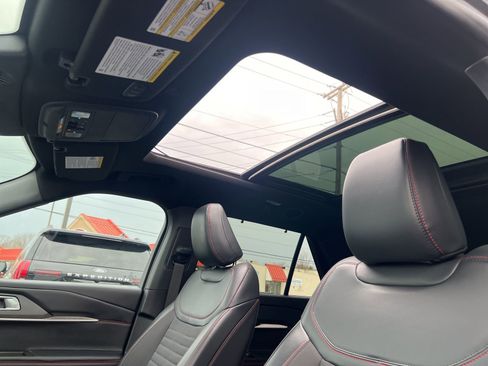 Used 2025 Ford Explorer ST-Line w/ Premium Package image 42