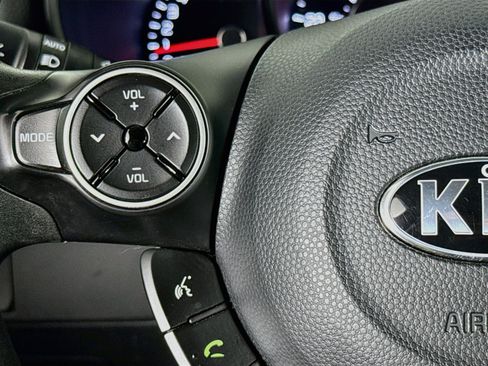 Used 2019 Kia Soul + FWD image 11