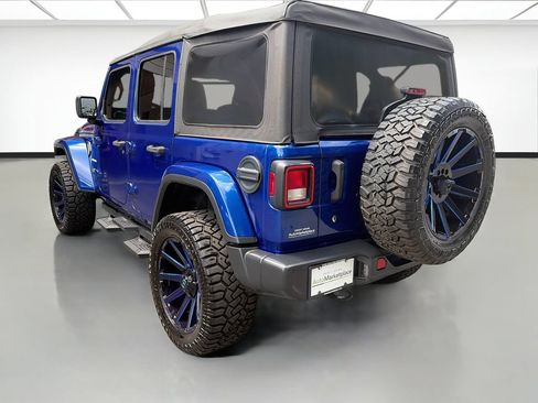 Used 2019 Jeep Wrangler Unlimited Sahara AWD/4WD image 5