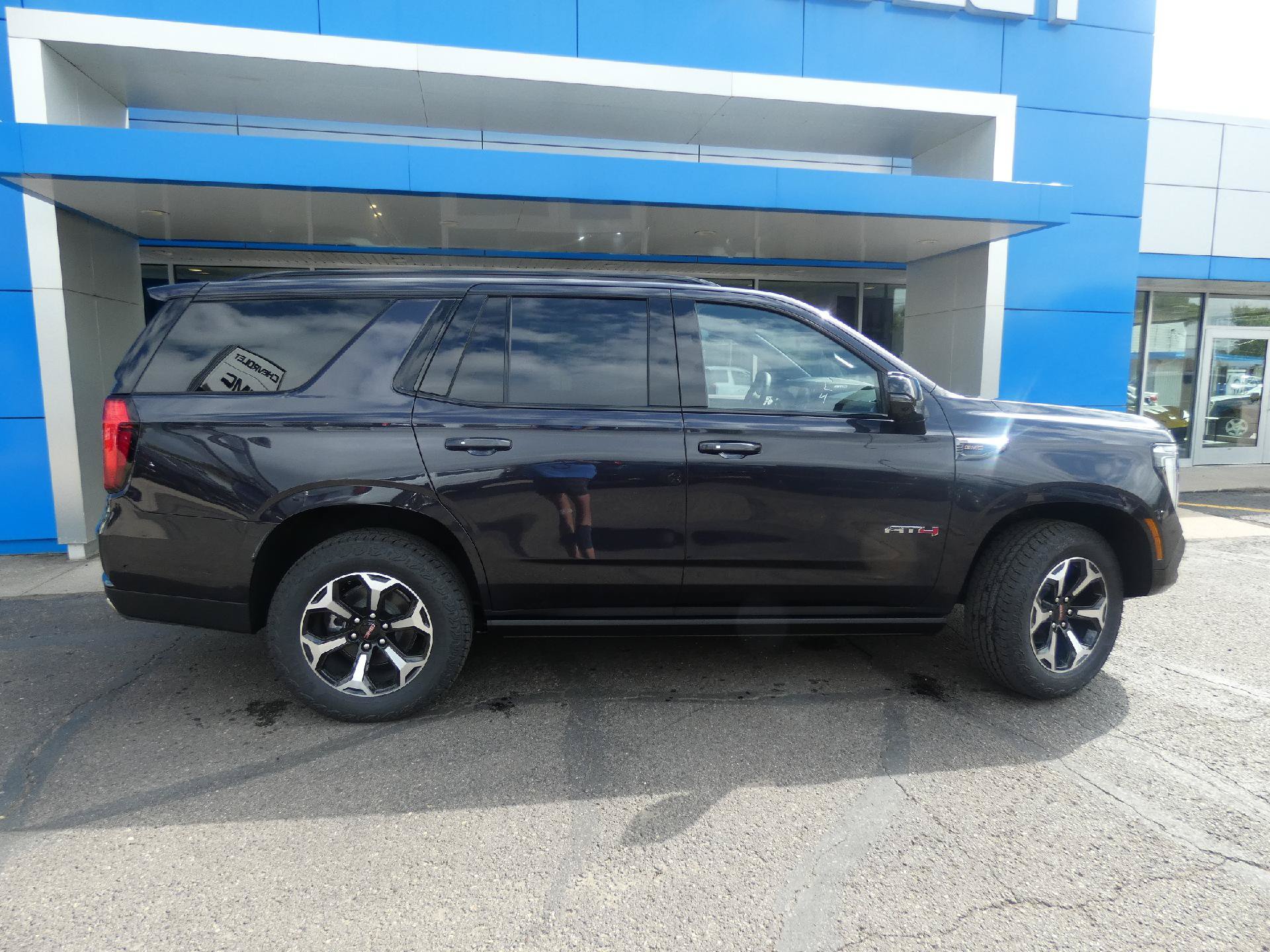 New 2026 GMC Yukon AT4 w/ AT4 Premium Package AWD/4WD image 2