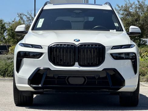 Used 2024 BMW X7 xDrive40i w/ M Sport Package AWD/4WD image 8