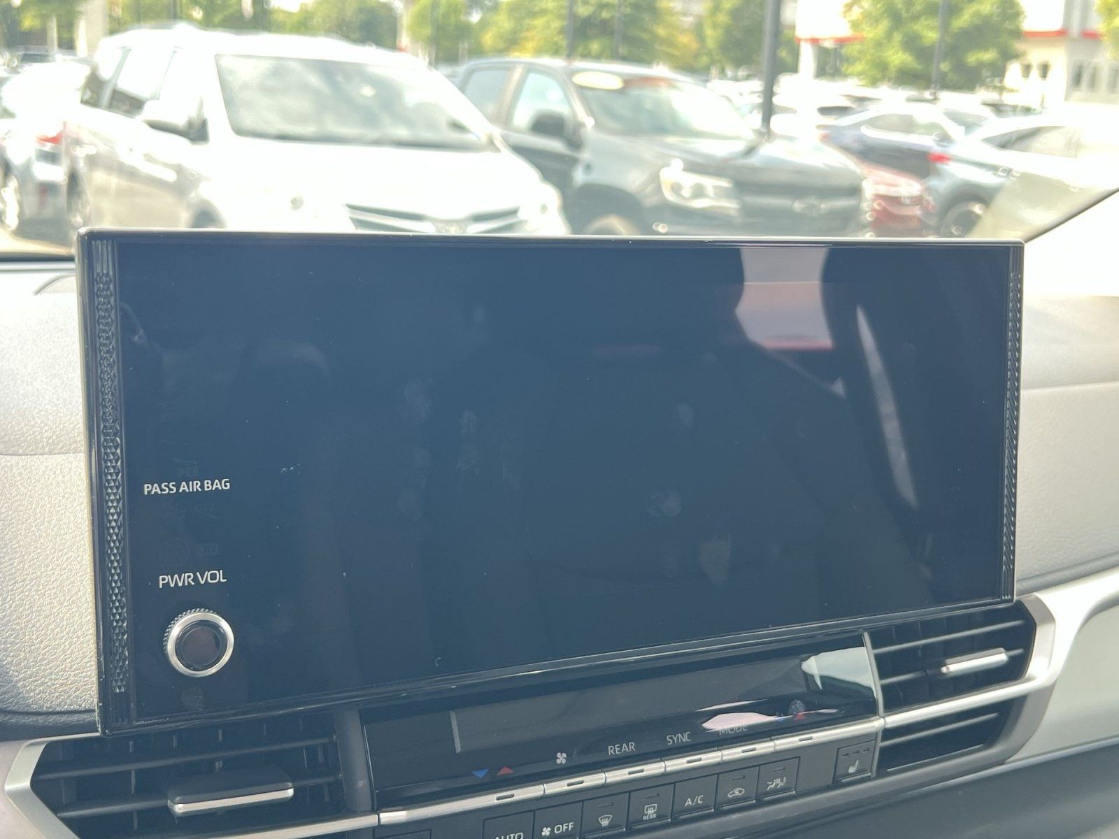 Used 2025 Toyota Sienna XLE AWD/4WD image 15