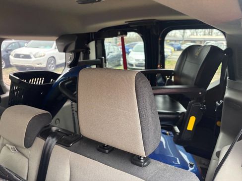 Used 2018 Ford Transit Connect XLT image 19