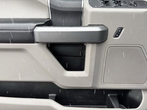 Used 2017 Ford F350 XLT w/ Camper Package image 12