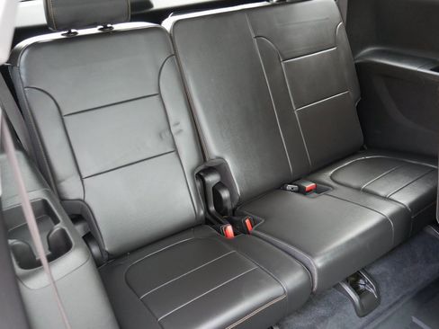 Used 2021 Chevrolet Traverse RS image 28