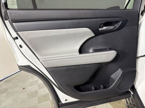 Used 2024 Toyota Highlander XLE image 23