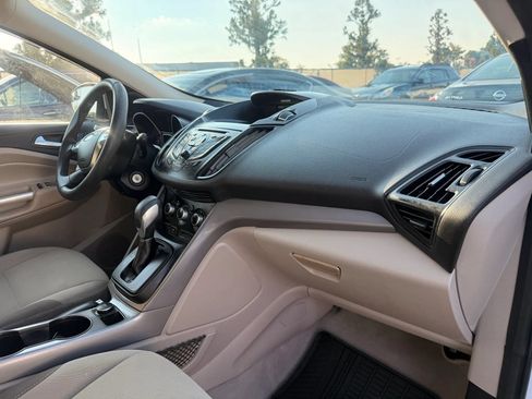 Used 2015 Ford Escape SE FWD image 19