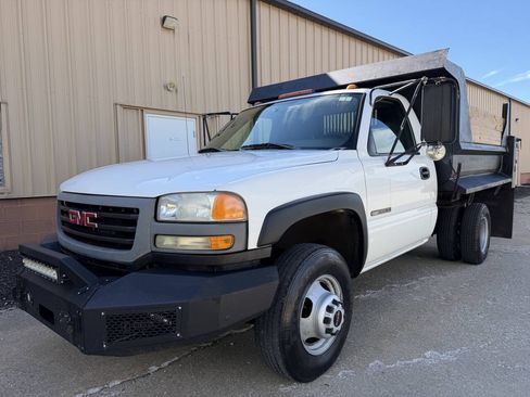 Used 2006 GMC Sierra 3500 W/T RWD image 2