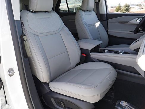 Used 2025 Ford Explorer Active w/ Active Comfort Package image 63