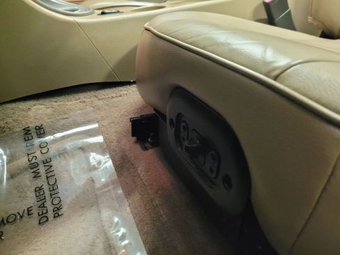 Used 2004 Ford Mustang Deluxe Convertible 2D image 27