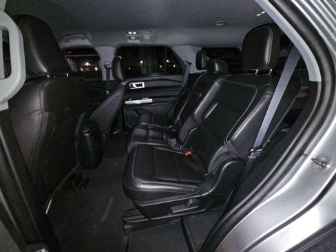 Used 2022 Ford Explorer XLT w/ Equipment Group 202A image 28
